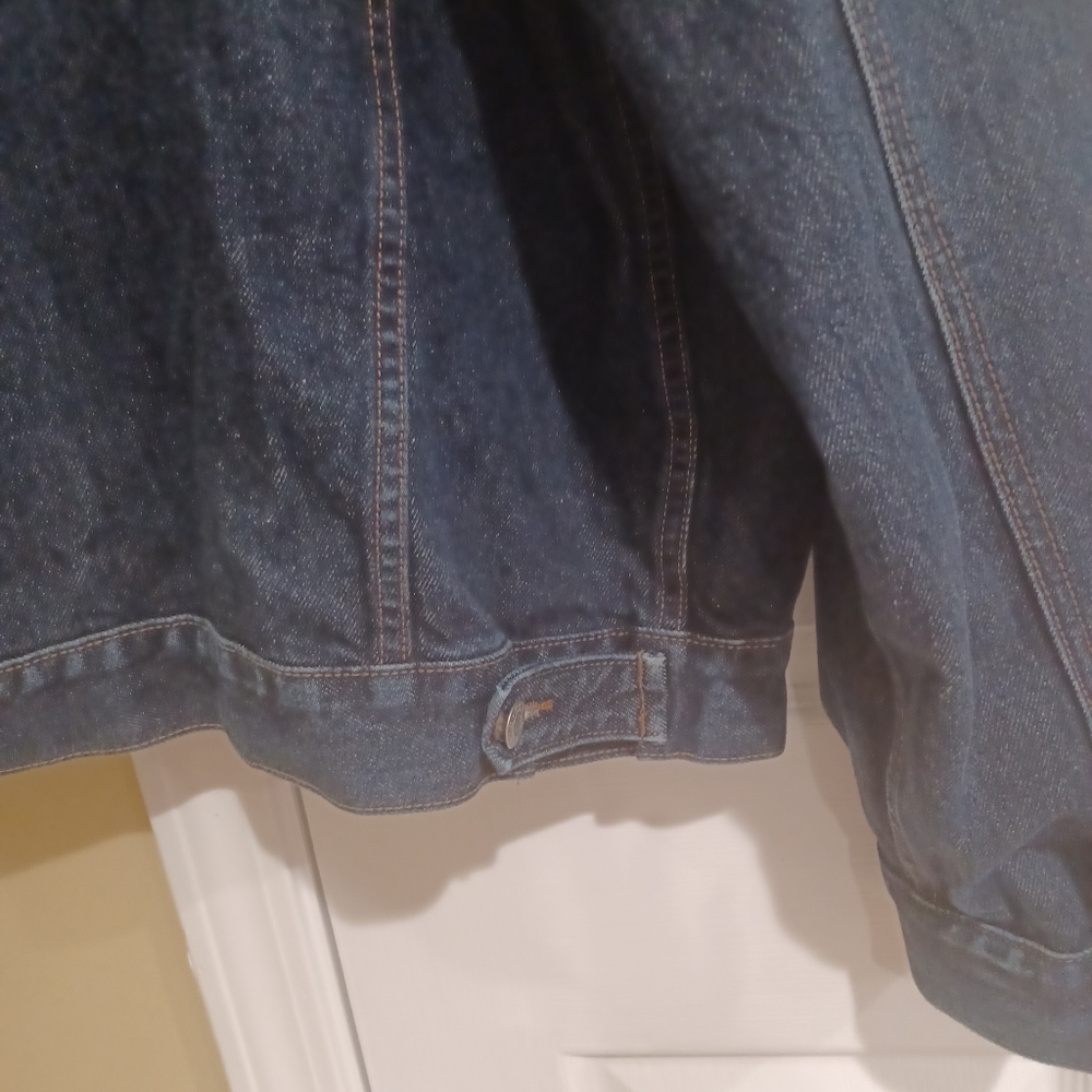 Guess - Picture 5 of 5